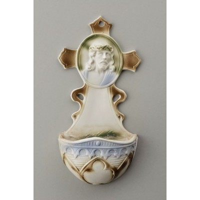 Domowa kropielniczka z wizerunkiem Chrystusa. Biała porcelana biskwitowa, malowana.